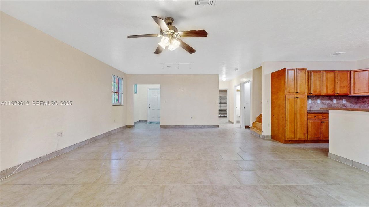 出租: $3,800 (3 贝兹, 2 浴室, 2262 平方英尺)