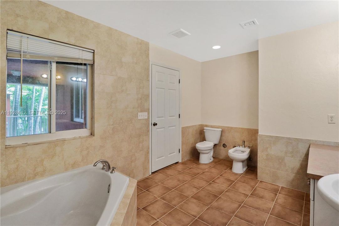 出租: $3,800 (3 贝兹, 2 浴室, 2262 平方英尺)