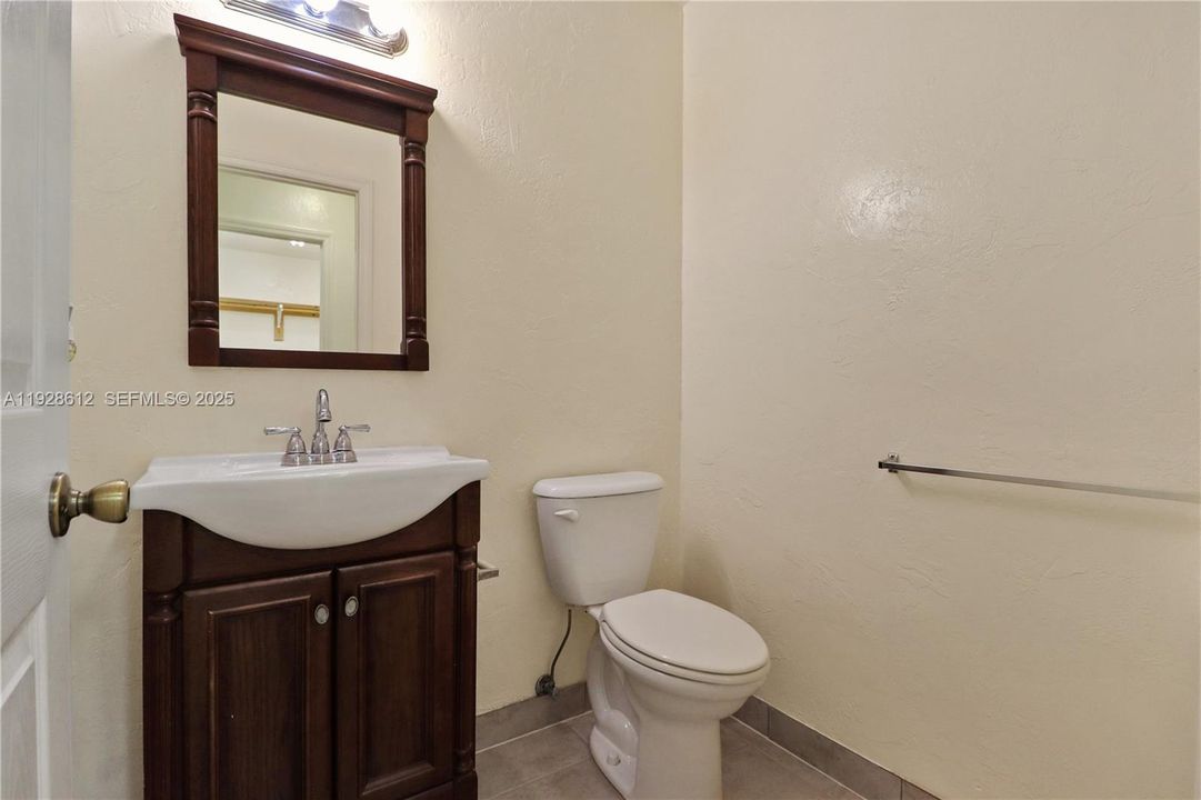 出租: $3,800 (3 贝兹, 2 浴室, 2262 平方英尺)