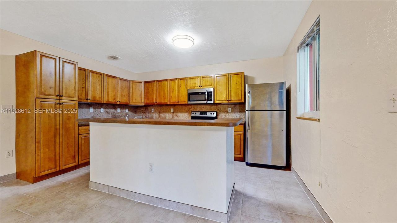 出租: $3,800 (3 贝兹, 2 浴室, 2262 平方英尺)