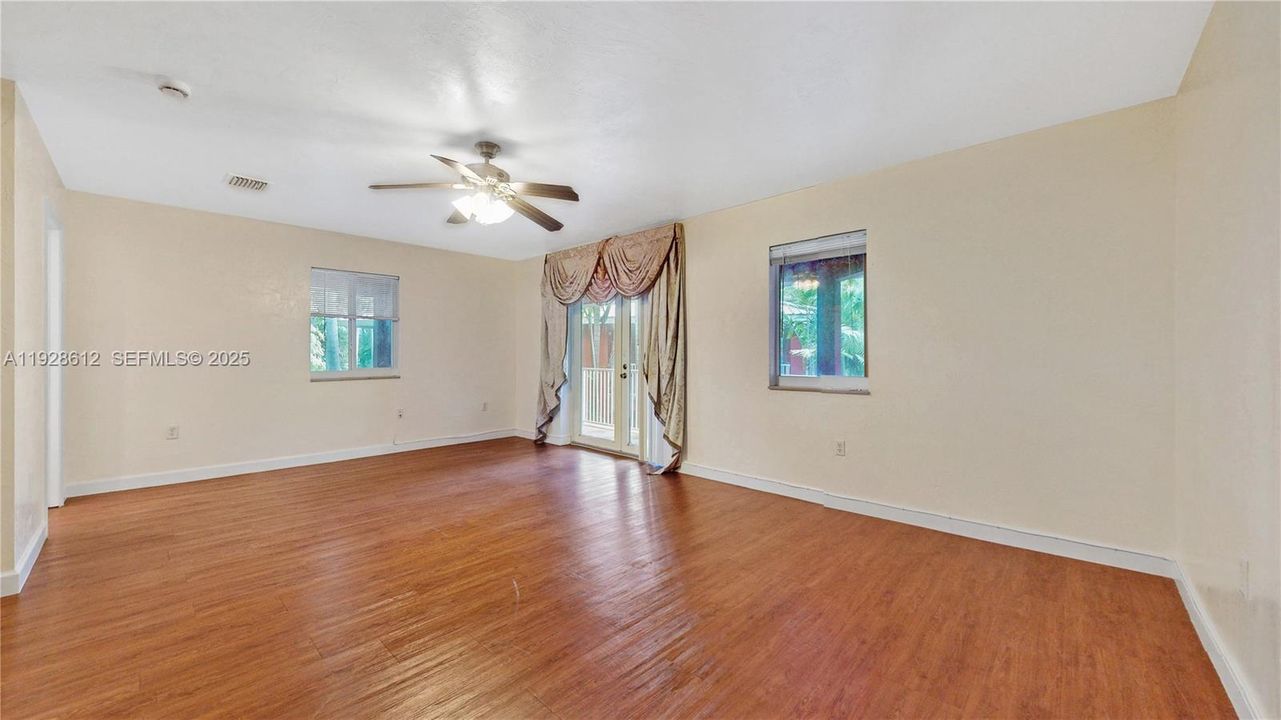 出租: $3,800 (3 贝兹, 2 浴室, 2262 平方英尺)