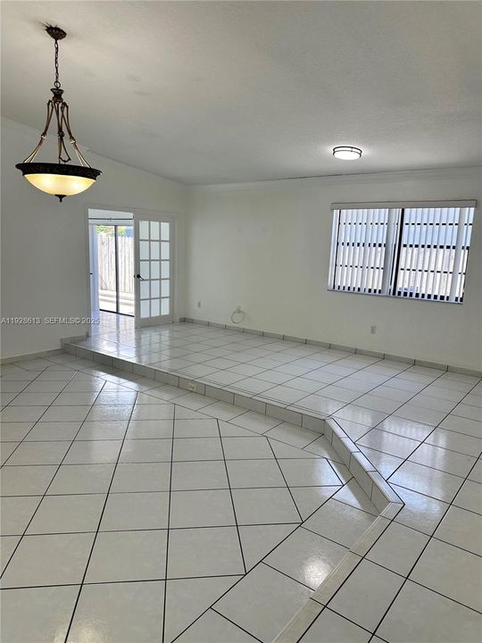 En Renta: $3,200 (3 camas, 2 baños, 2079 Pies cuadrados)