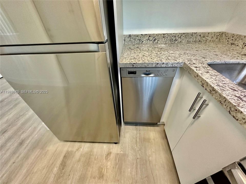 For Sale: $599,000 (0 beds, 0 baths, 1394 Square Feet)