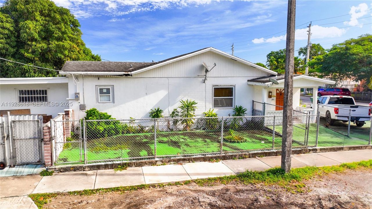 待售: $500,000 (4 贝兹, 2 浴室, 1574 平方英尺)