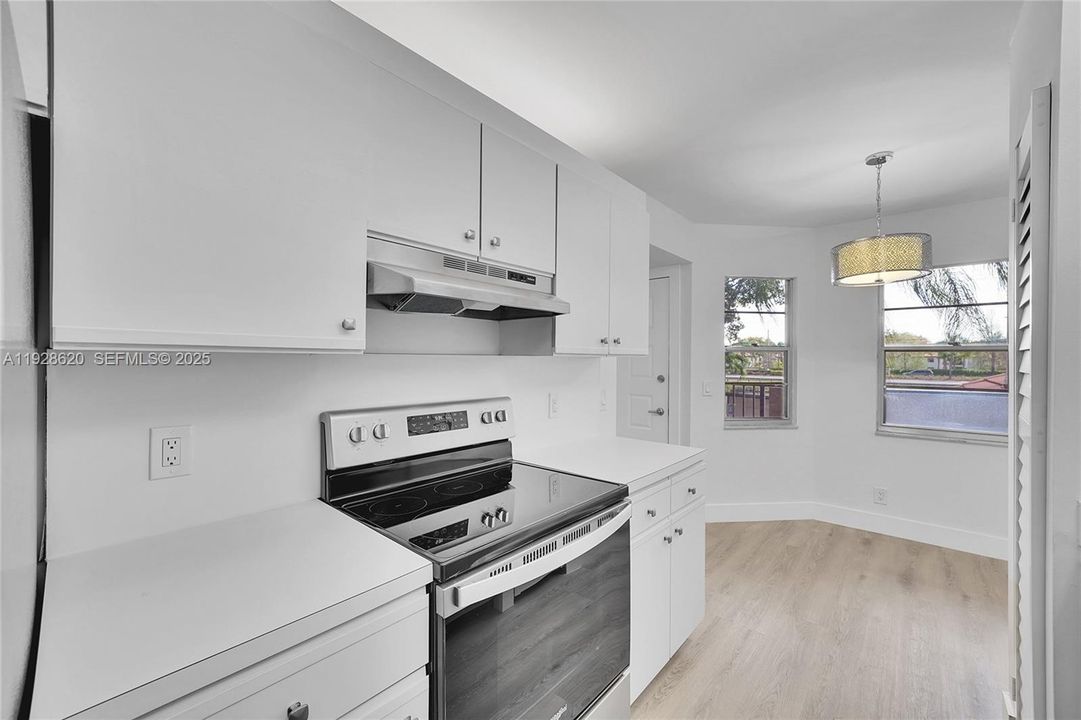 For Sale: $229,000 (2 beds, 2 baths, 1100 Square Feet)