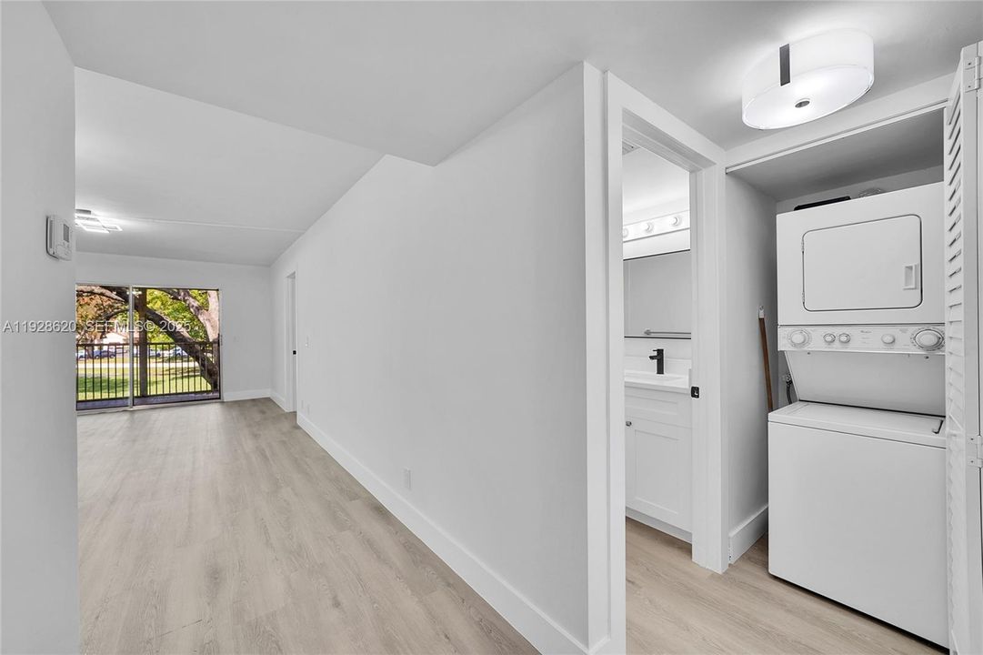 For Sale: $229,000 (2 beds, 2 baths, 1100 Square Feet)