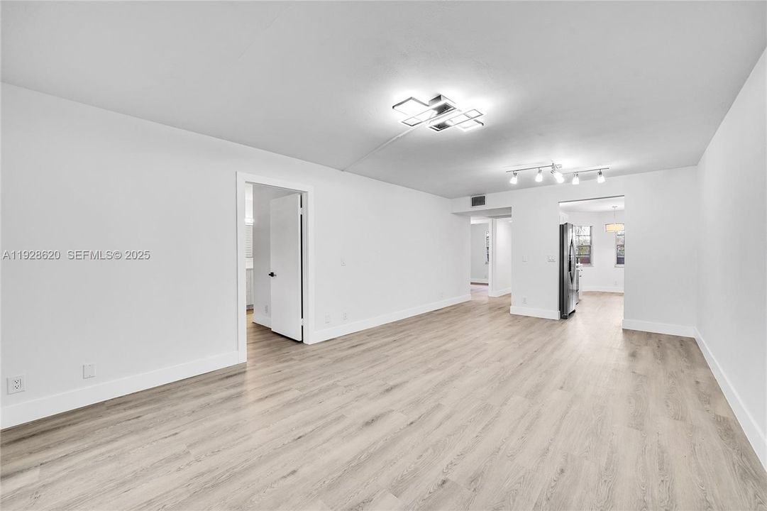 For Sale: $229,000 (2 beds, 2 baths, 1100 Square Feet)