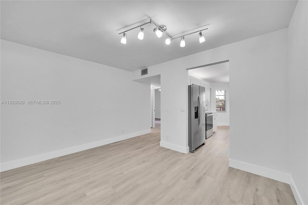 For Sale: $229,000 (2 beds, 2 baths, 1100 Square Feet)