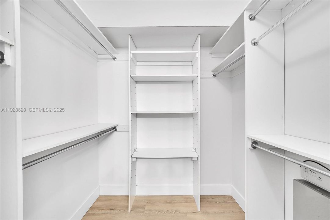 For Sale: $229,000 (2 beds, 2 baths, 1100 Square Feet)