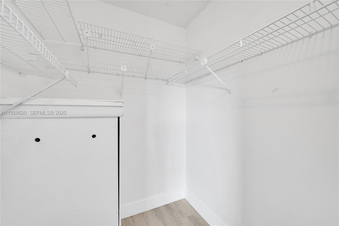 For Sale: $229,000 (2 beds, 2 baths, 1100 Square Feet)