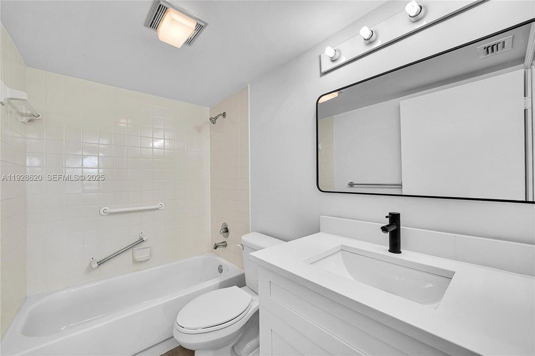 For Sale: $229,000 (2 beds, 2 baths, 1100 Square Feet)