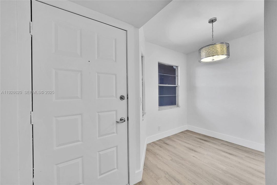 For Sale: $229,000 (2 beds, 2 baths, 1100 Square Feet)