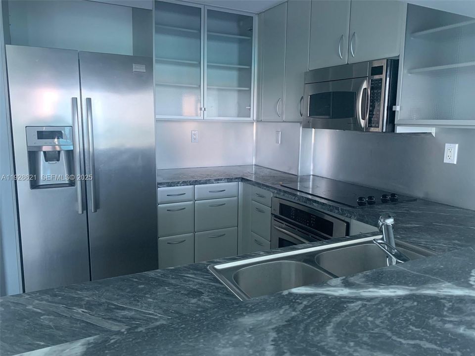 В аренду: $5,000 (1 спален, 1 ванн, 777 Квадратных фут)