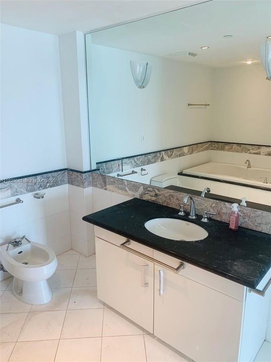 В аренду: $5,000 (1 спален, 1 ванн, 777 Квадратных фут)