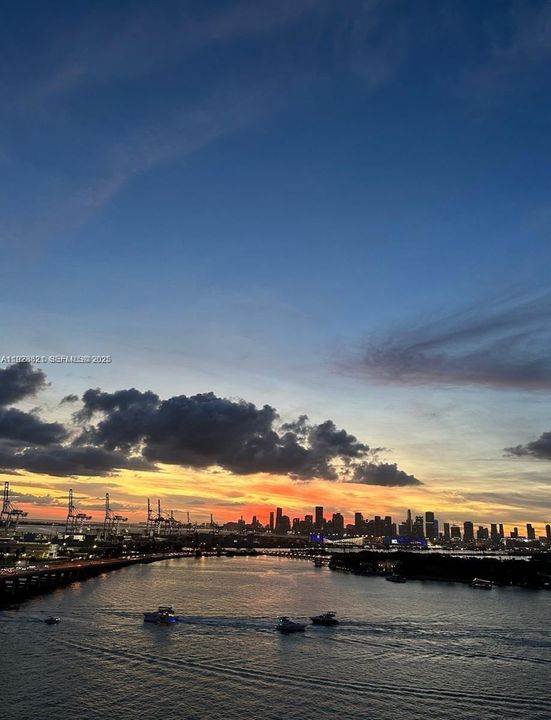 В аренду: $5,000 (1 спален, 1 ванн, 777 Квадратных фут)