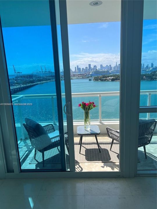 В аренду: $5,000 (1 спален, 1 ванн, 777 Квадратных фут)