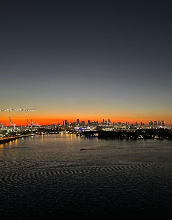 В аренду: $5,000 (1 спален, 1 ванн, 777 Квадратных фут)