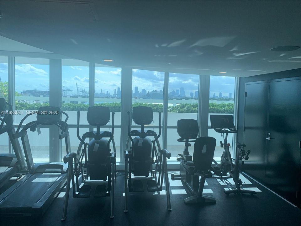 В аренду: $5,000 (1 спален, 1 ванн, 777 Квадратных фут)