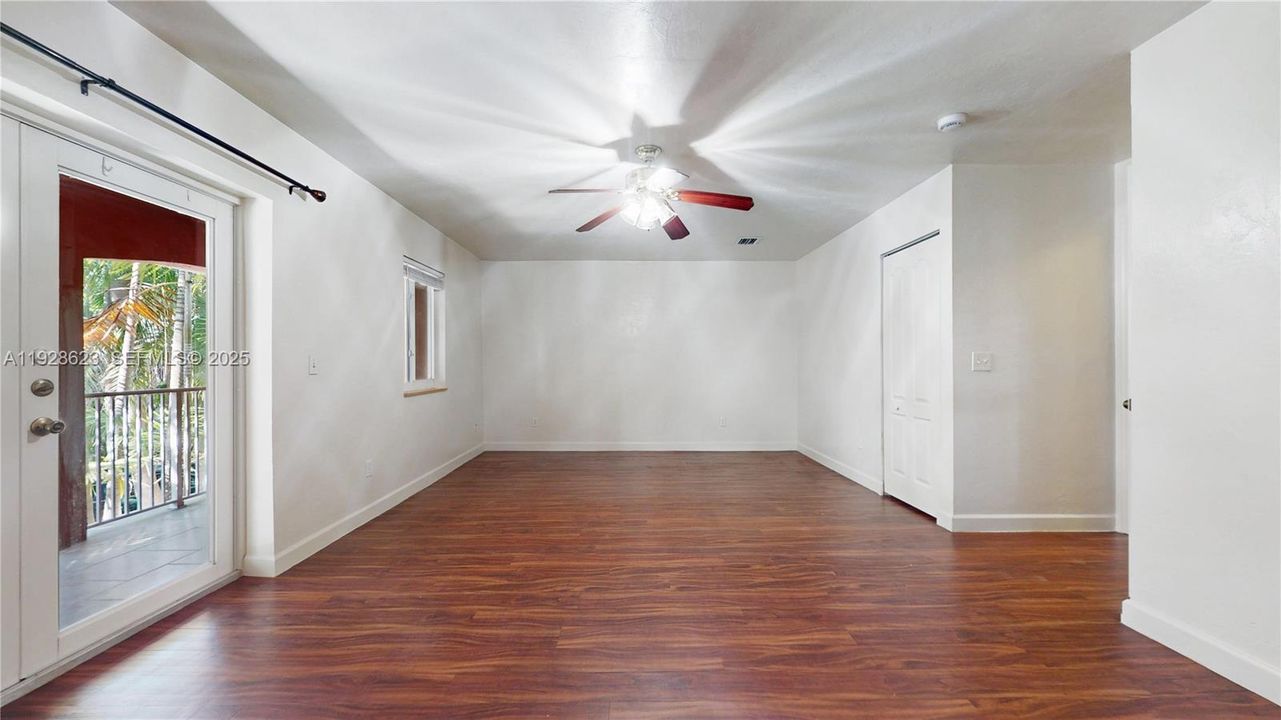 出租: $3,800 (3 贝兹, 2 浴室, 2262 平方英尺)