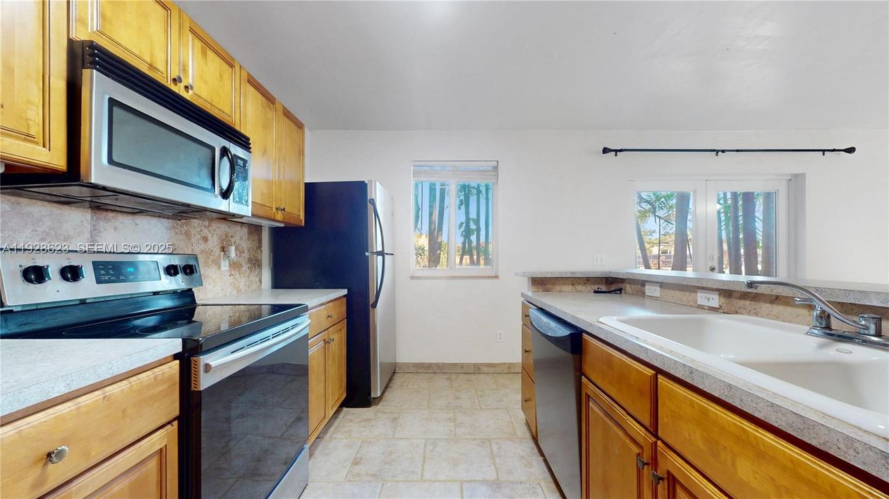 出租: $3,800 (3 贝兹, 2 浴室, 2262 平方英尺)