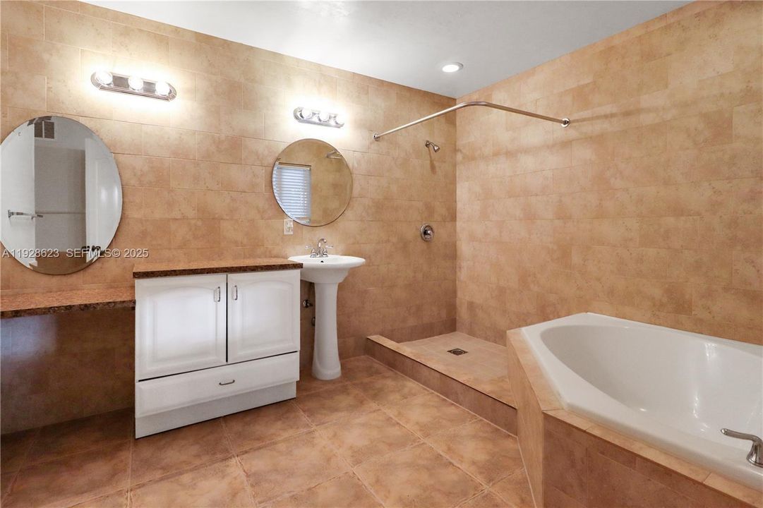 出租: $3,800 (3 贝兹, 2 浴室, 2262 平方英尺)