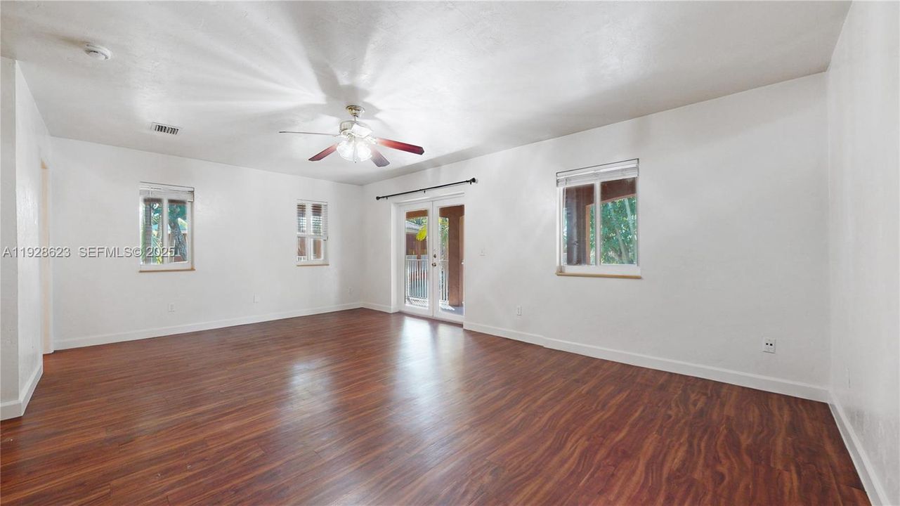 出租: $3,800 (3 贝兹, 2 浴室, 2262 平方英尺)