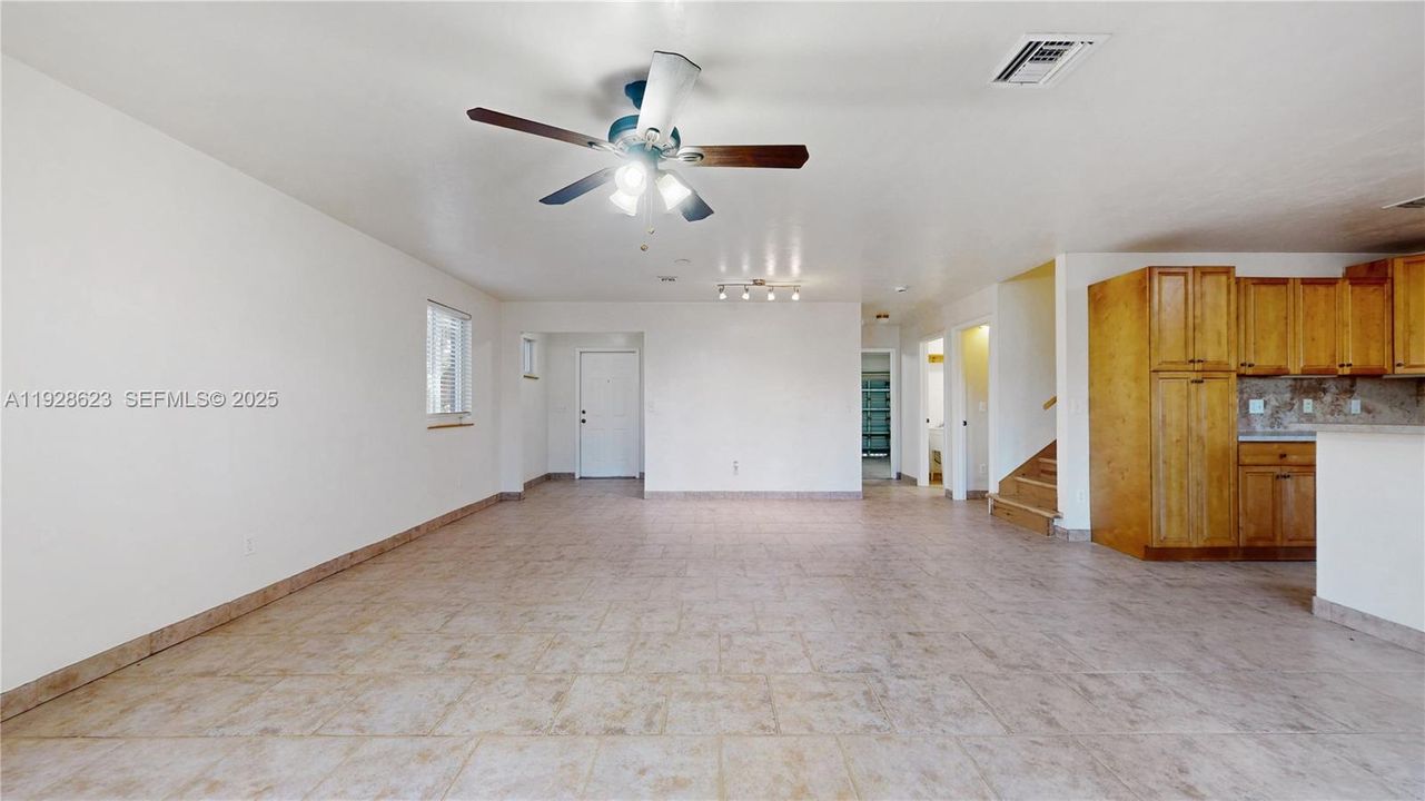 出租: $3,800 (3 贝兹, 2 浴室, 2262 平方英尺)