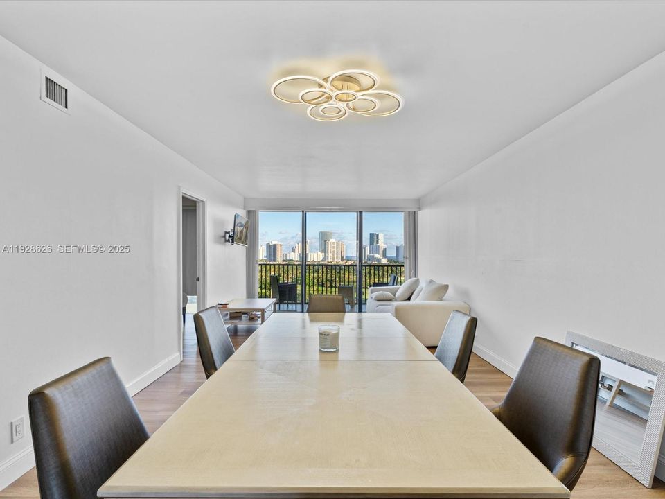 В аренду: $2,750 (2 спален, 2 ванн, 1157 Квадратных фут)