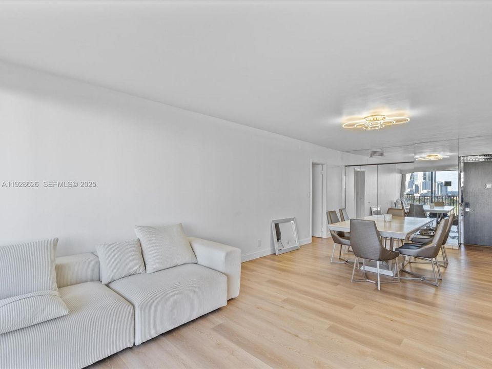 В аренду: $2,750 (2 спален, 2 ванн, 1157 Квадратных фут)