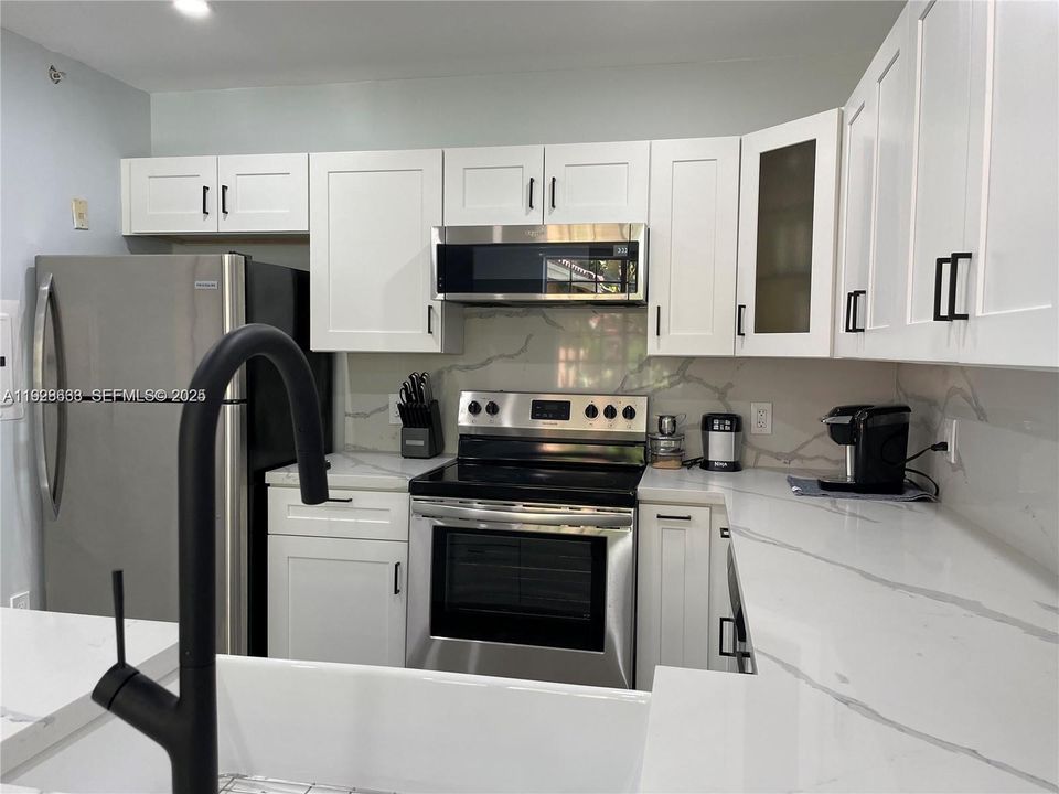 出租: $2,200 (1 贝兹, 1 浴室, 700 平方英尺)