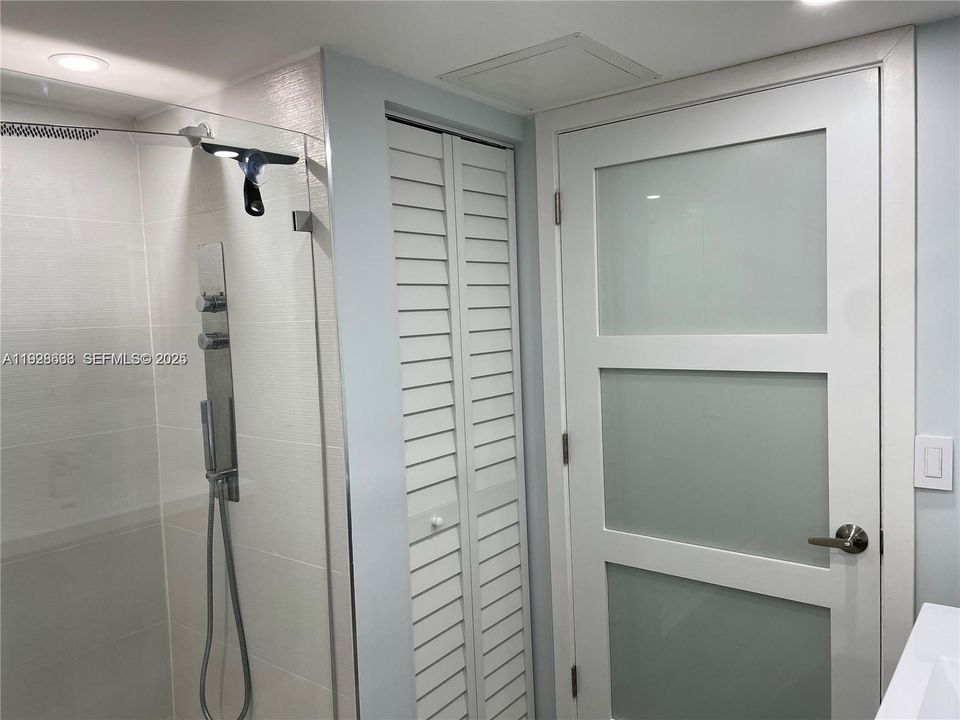 出租: $2,200 (1 贝兹, 1 浴室, 700 平方英尺)