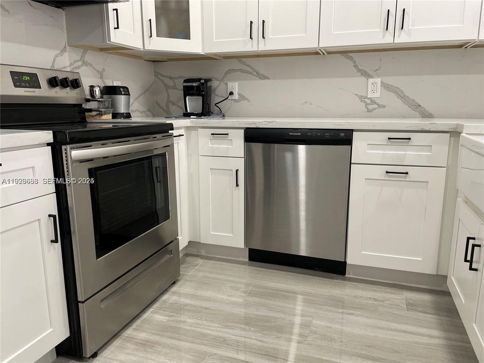 出租: $2,200 (1 贝兹, 1 浴室, 700 平方英尺)