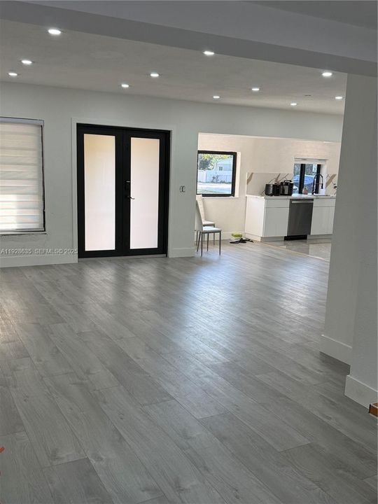 В аренду: $3,500 (3 спален, 2 ванн, 1769 Квадратных фут)