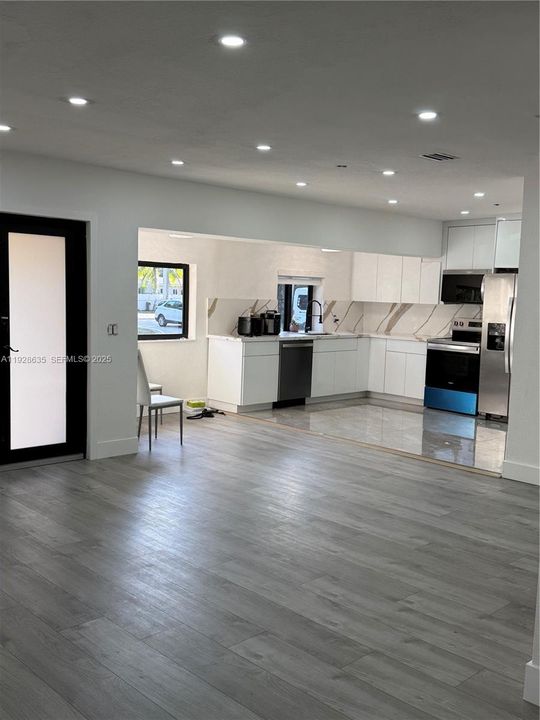 В аренду: $3,500 (3 спален, 2 ванн, 1769 Квадратных фут)