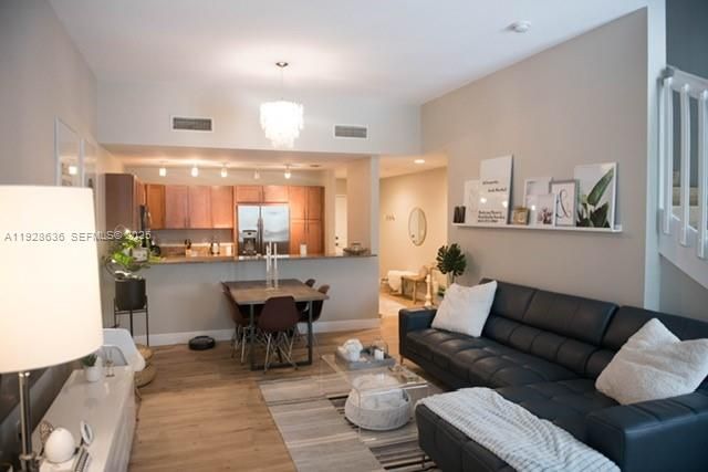 На продажу: $407,000 (1 спален, 1 ванн, 1142 Квадратных фут)