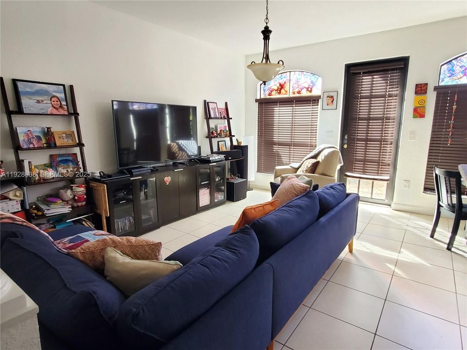 For Rent: $3,500 (3 beds, 2 baths, 1854 Square Feet)