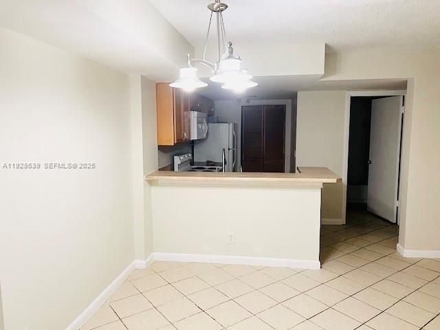 For Rent: $1,900 (2 beds, 2 baths, 965 Square Feet)