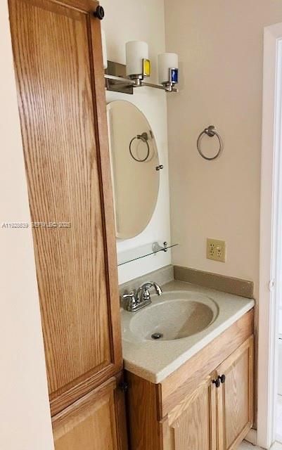 For Rent: $1,900 (2 beds, 2 baths, 965 Square Feet)