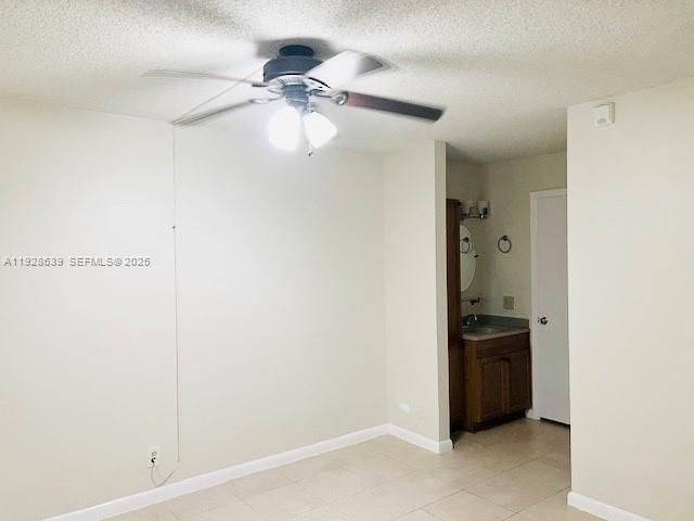 For Rent: $1,900 (2 beds, 2 baths, 965 Square Feet)