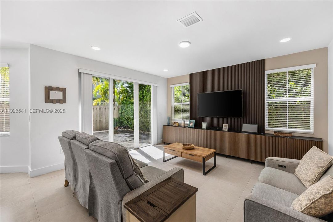 For Rent: $7,000 (5 beds, 5 baths, 3160 Square Feet)