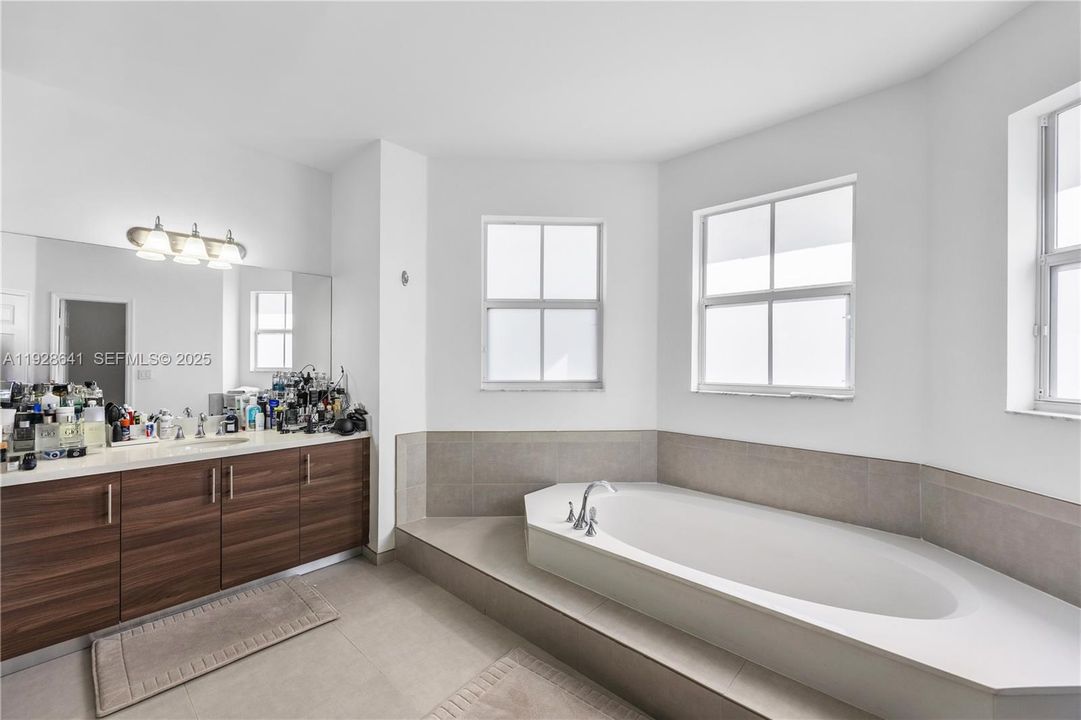 For Rent: $7,000 (5 beds, 5 baths, 3160 Square Feet)