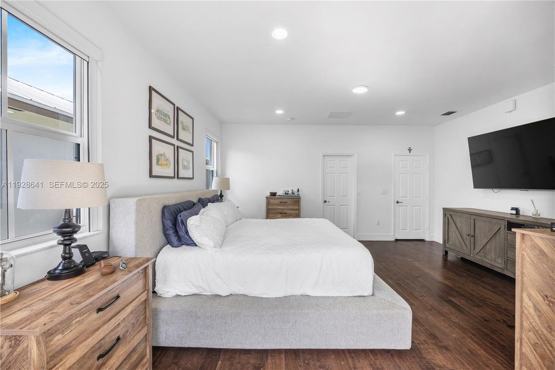 For Rent: $7,000 (5 beds, 5 baths, 3160 Square Feet)