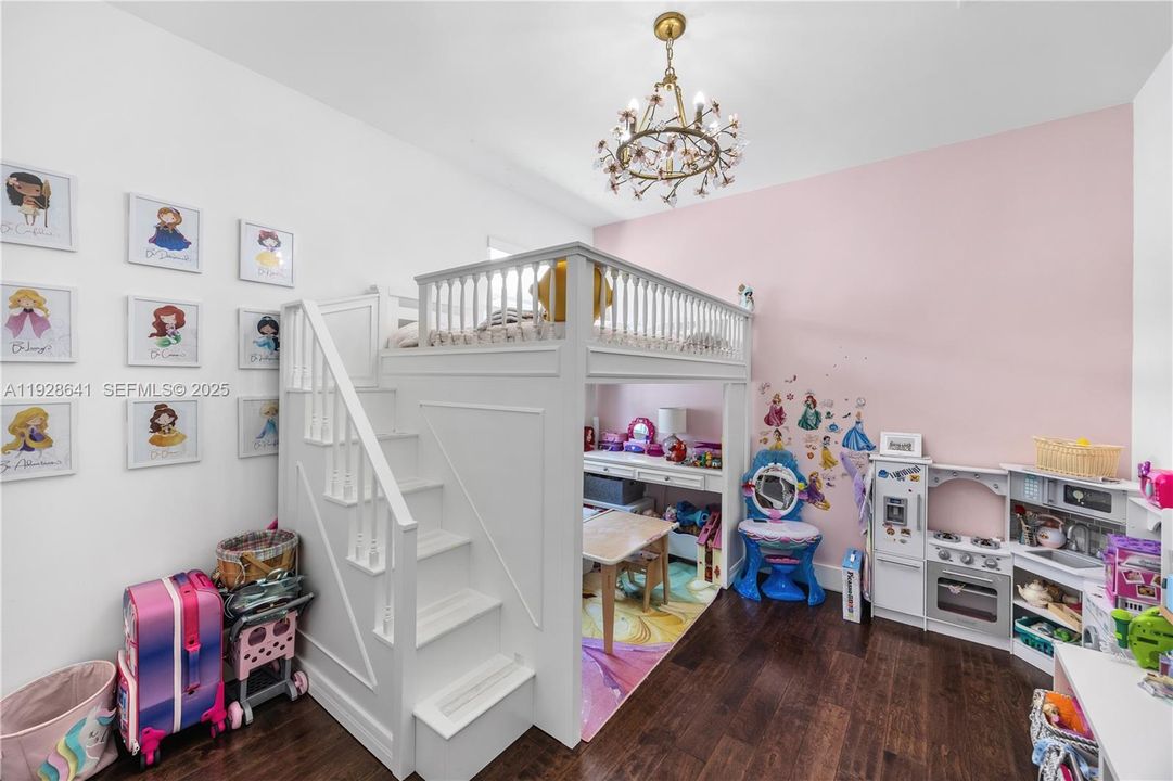 For Rent: $7,000 (5 beds, 5 baths, 3160 Square Feet)