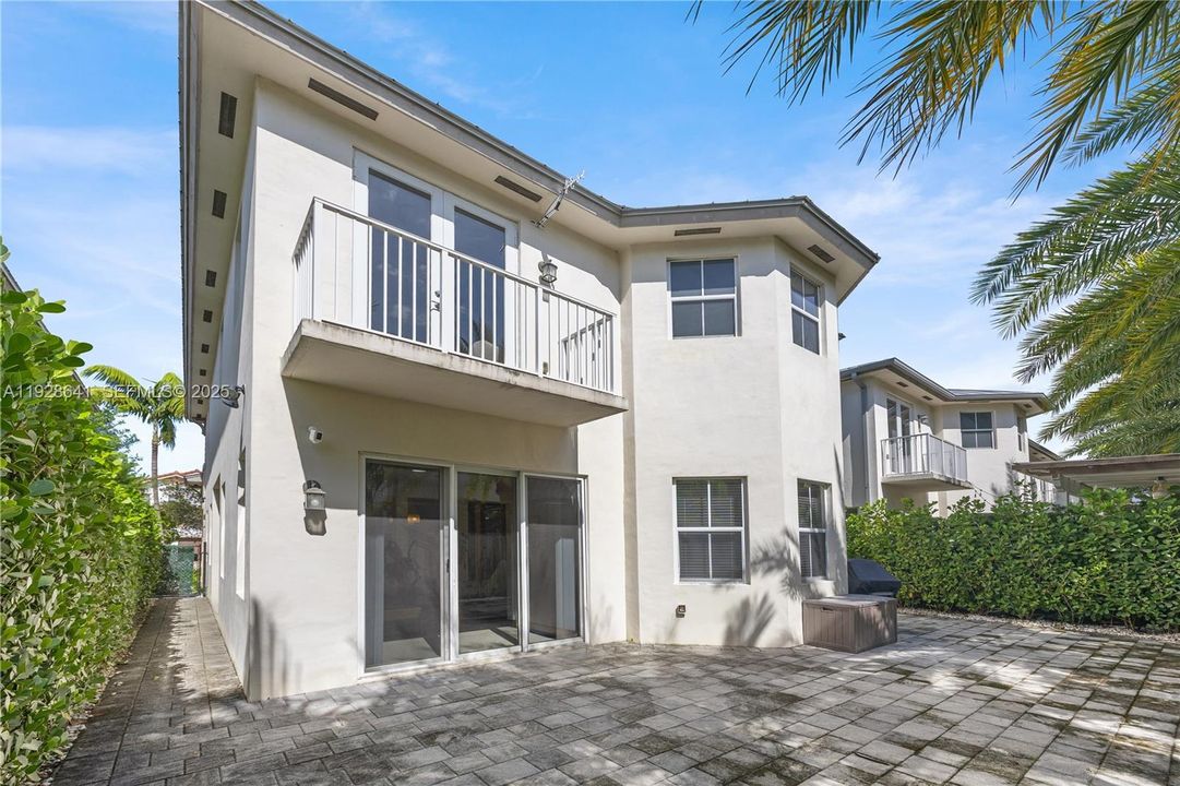 For Rent: $7,000 (5 beds, 5 baths, 3160 Square Feet)