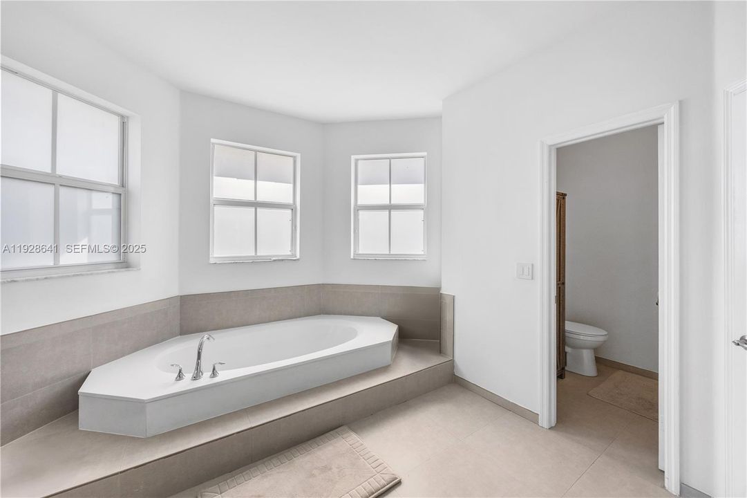 For Rent: $7,000 (5 beds, 5 baths, 3160 Square Feet)