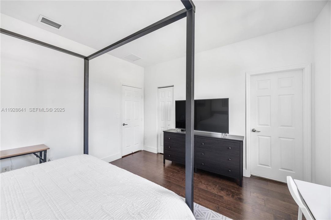 For Rent: $7,000 (5 beds, 5 baths, 3160 Square Feet)