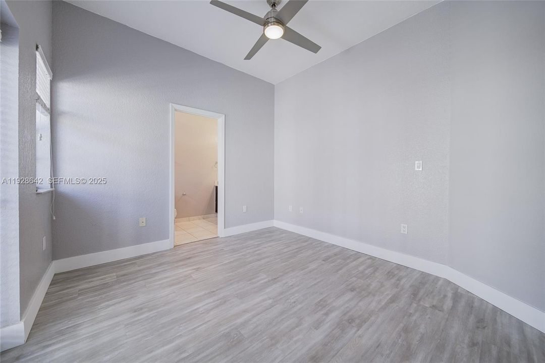 В аренду: $4,000 (2 спален, 2 ванн, 1180 Квадратных фут)