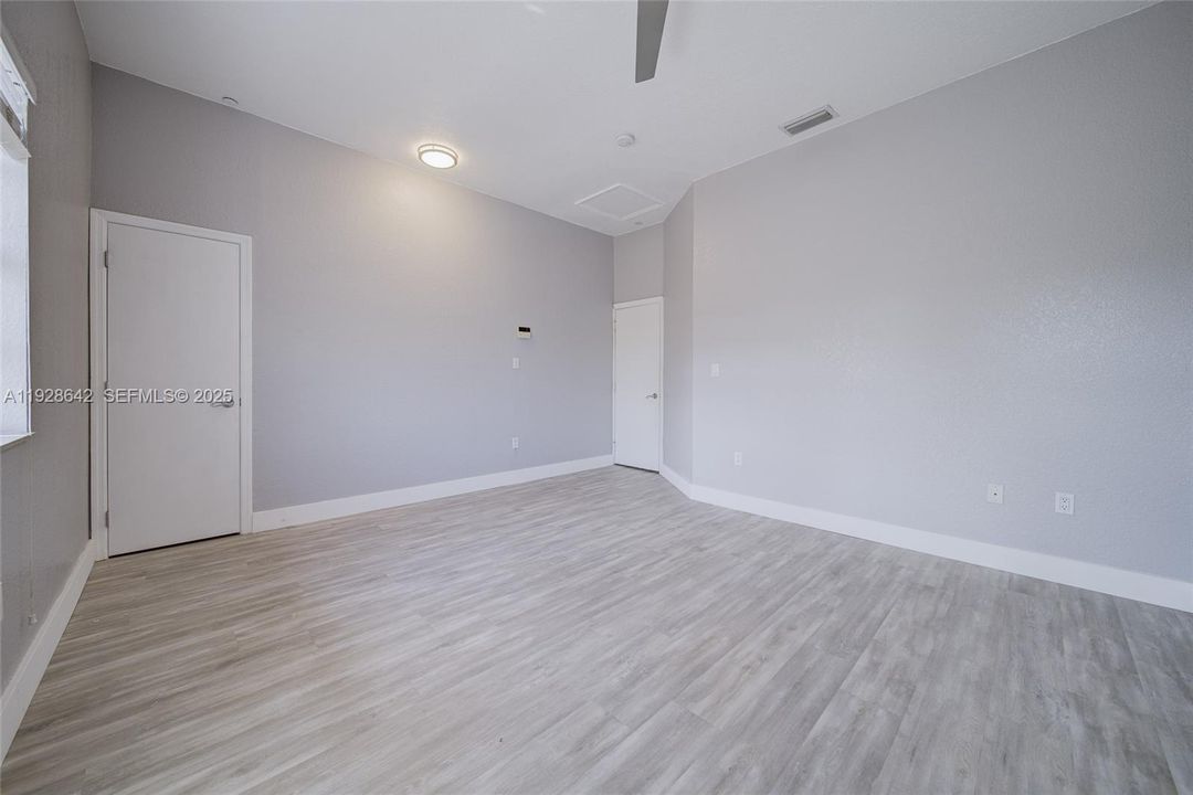 В аренду: $4,000 (2 спален, 2 ванн, 1180 Квадратных фут)