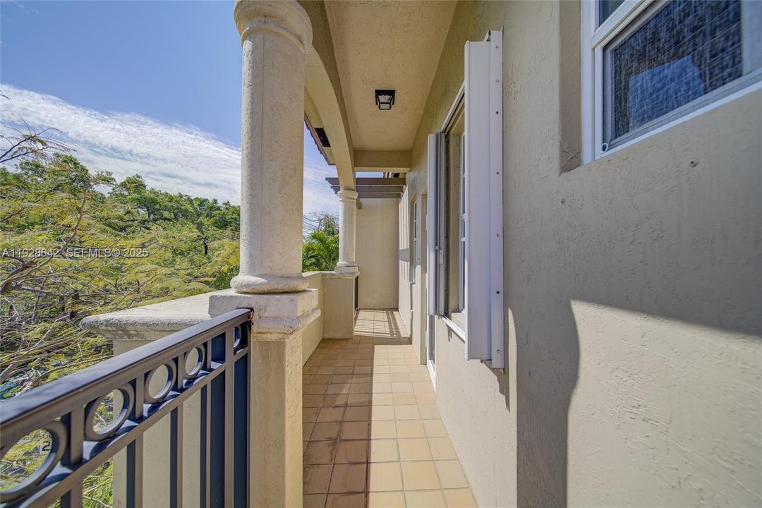 В аренду: $4,000 (2 спален, 2 ванн, 1180 Квадратных фут)