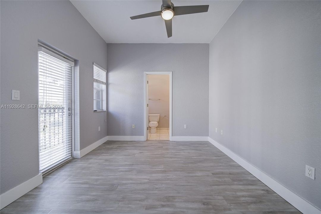 В аренду: $4,000 (2 спален, 2 ванн, 1180 Квадратных фут)